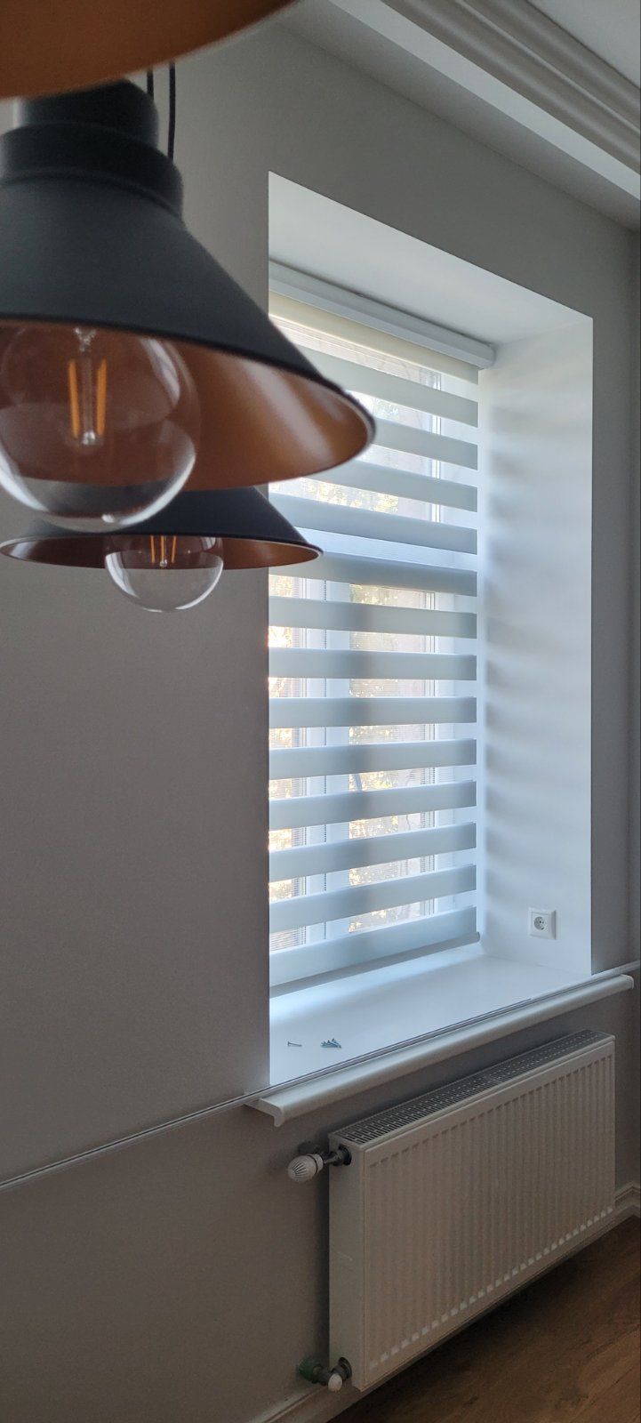 Жалюзи День-Ночь, заказать в Риге не дорогие жалюзи на окна